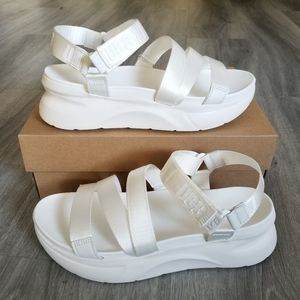 UGG LA Shore Platform Sandal